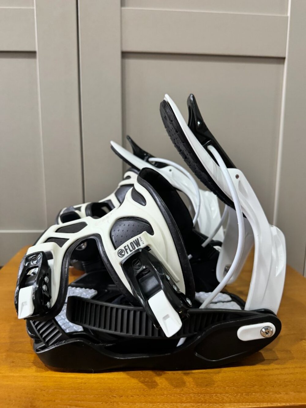 Flow Alpha men’s rear-entry snowboard bindings